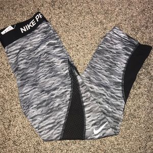 cropped nike pro leggings
